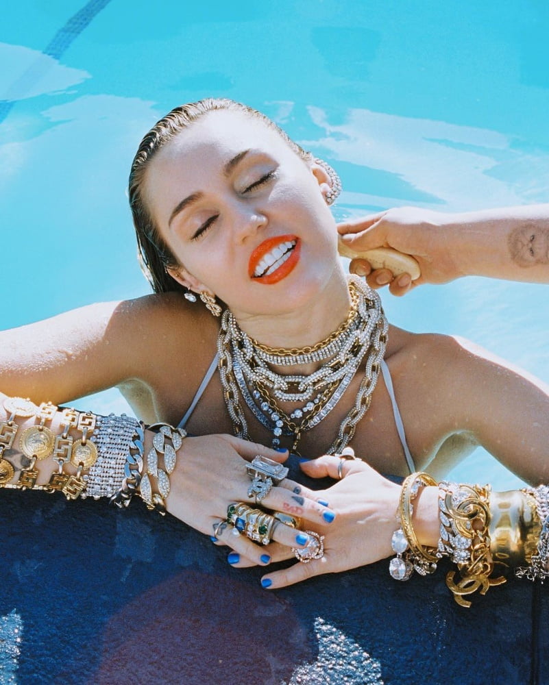 Miley cyrus instagram 2020
 #106466119