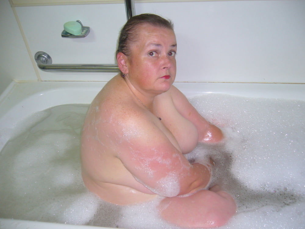 fatpig in the bath #81655917