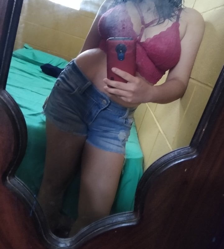 De rojo y tetotas #87714324