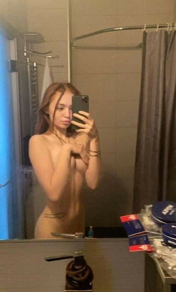 Renata Ri desnuda #108006981