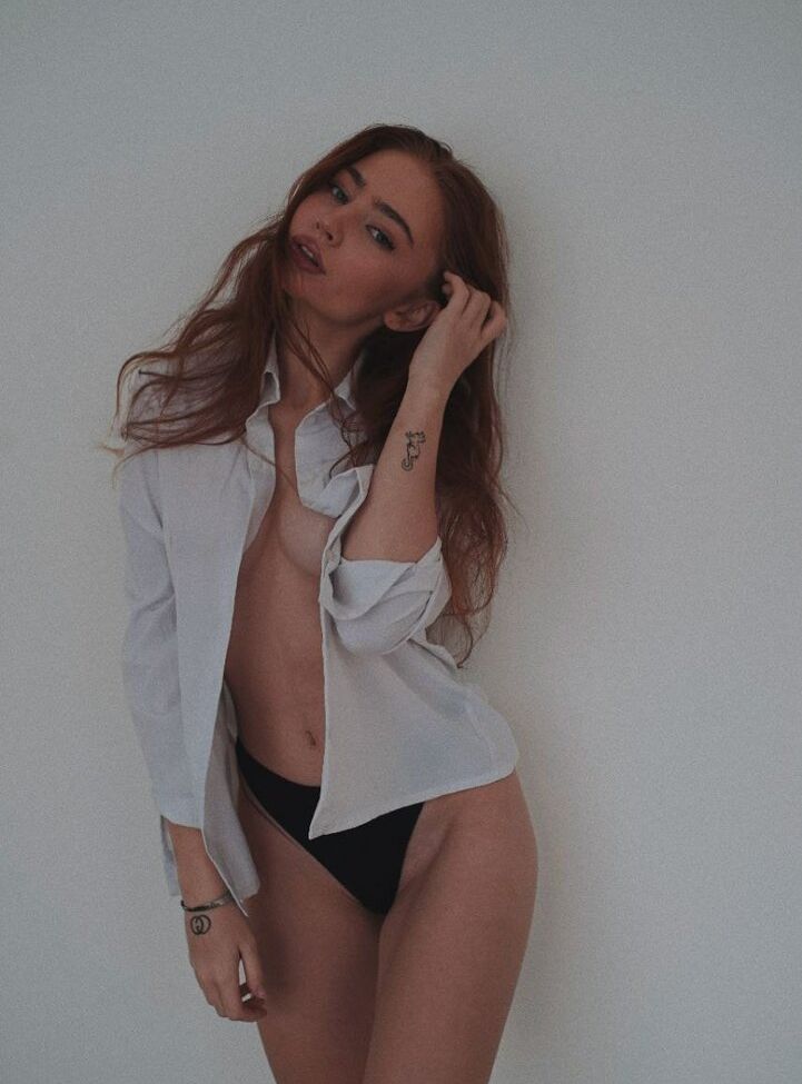 Renata Ri desnuda #108006989