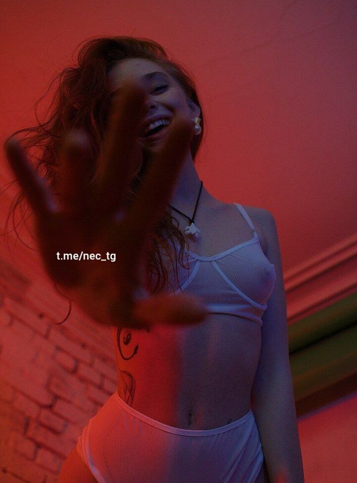 Renata Ri desnuda #108007006