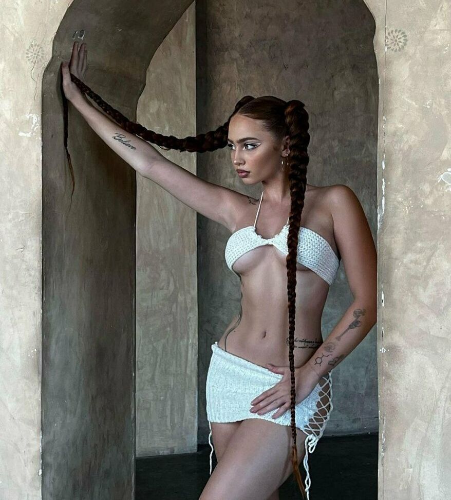 Renata Ri desnuda #108007035