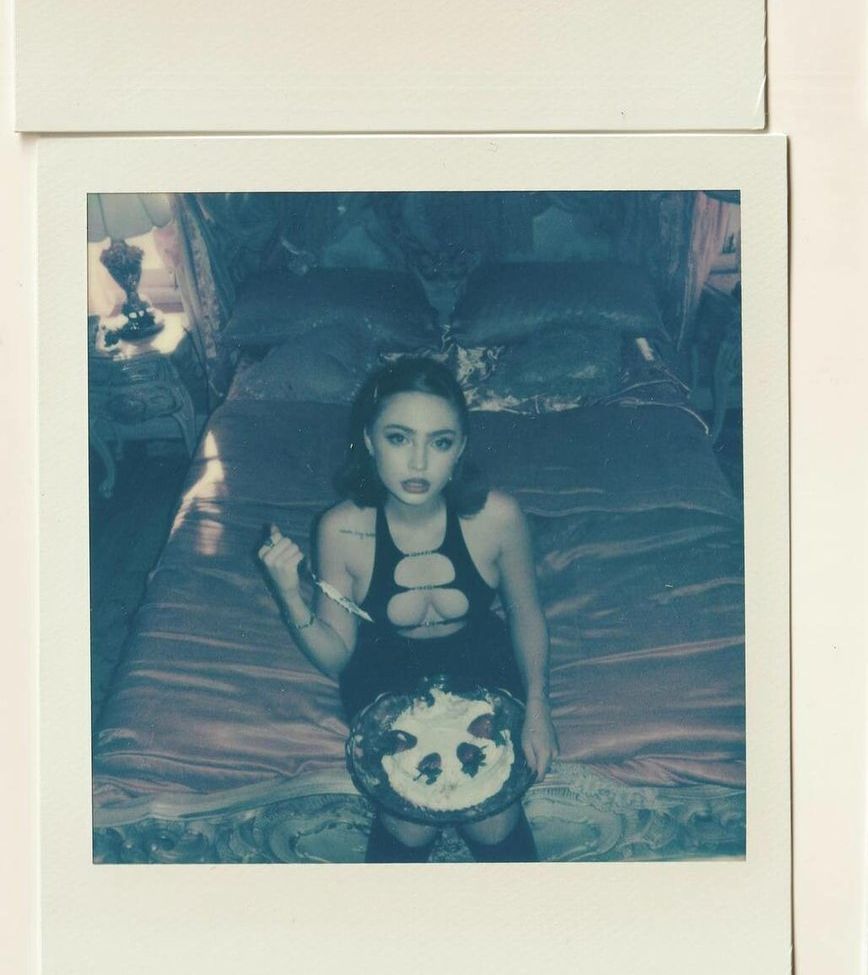 Renata Ri desnuda #108007065