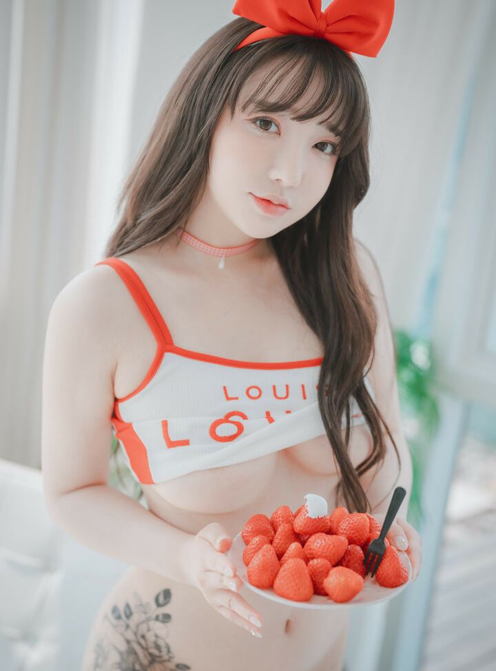 Son Ye Eun nude #107648081