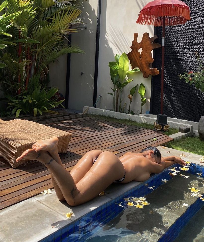 Imsummer desnuda #108352223