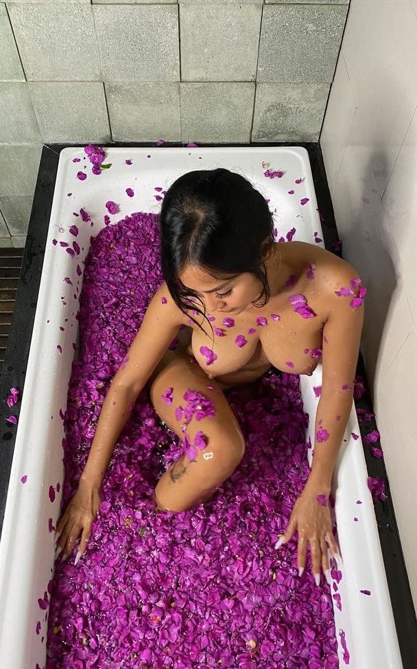 Imsummer desnuda #108352291