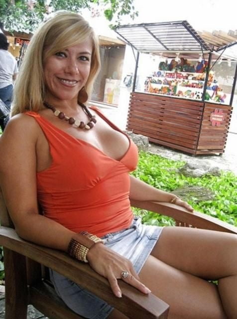 Sexy gekleidet reift
 #95330992