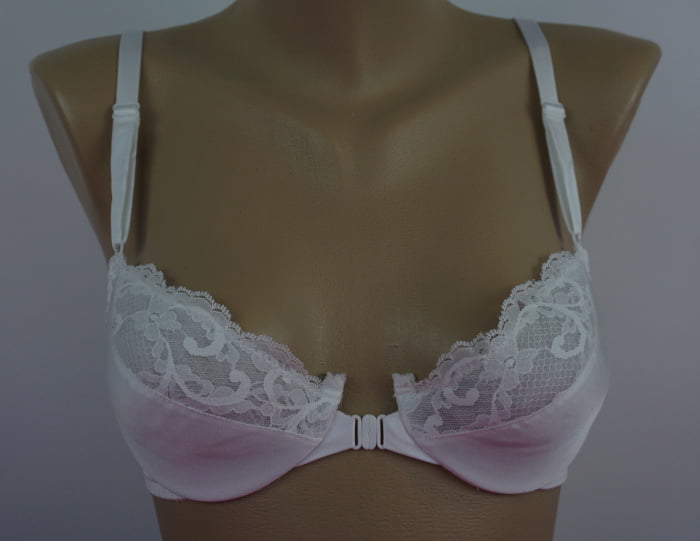 Immagini del reggiseno ad alta definizione
 #94870354