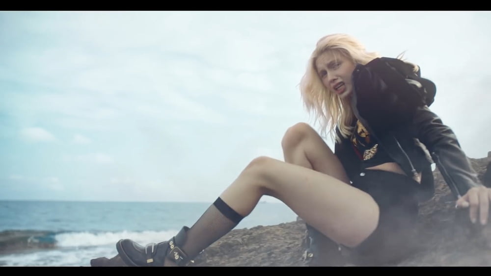 Aleyna Tilki - Yalniz Cicek  (2018) #81192641