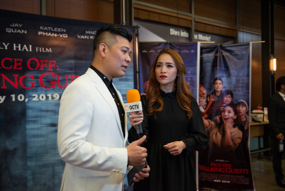 Belles femmes asiatiques vietnamiennes à la première d'un film
 #100593460