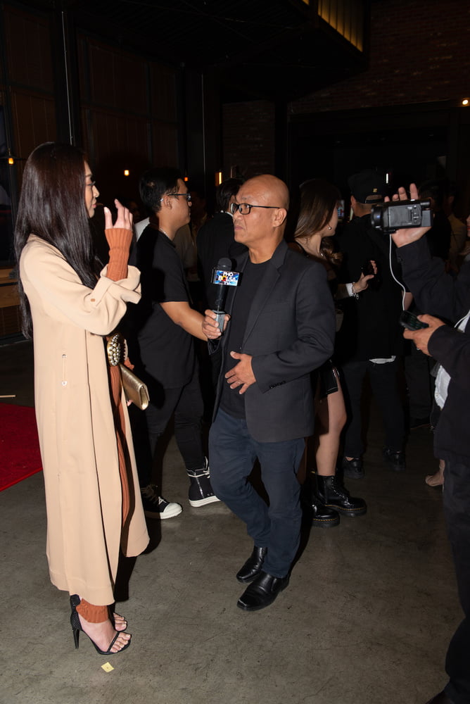 Belles femmes asiatiques vietnamiennes à la première d'un film
 #100593528