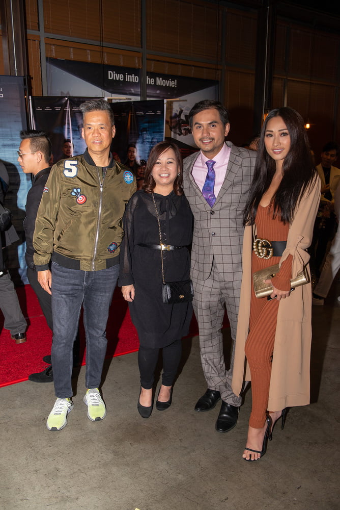 Belles femmes asiatiques vietnamiennes à la première d'un film
 #100593540