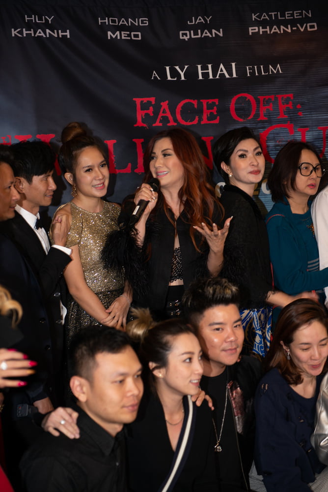 Belles femmes asiatiques vietnamiennes à la première d'un film
 #100593784