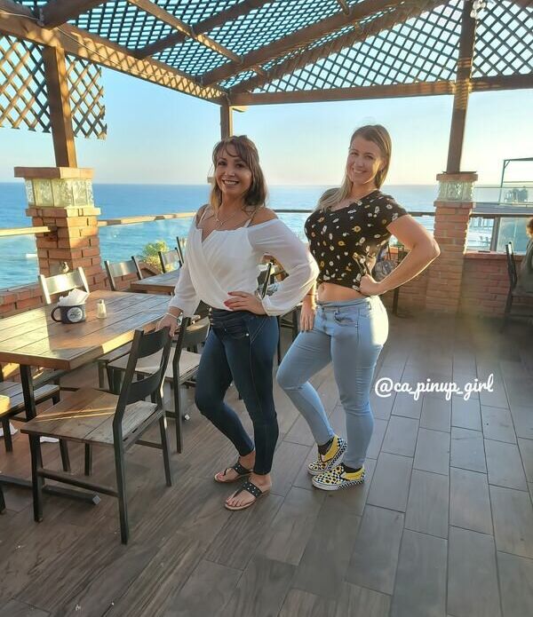 Chivettes desnuda #108363022