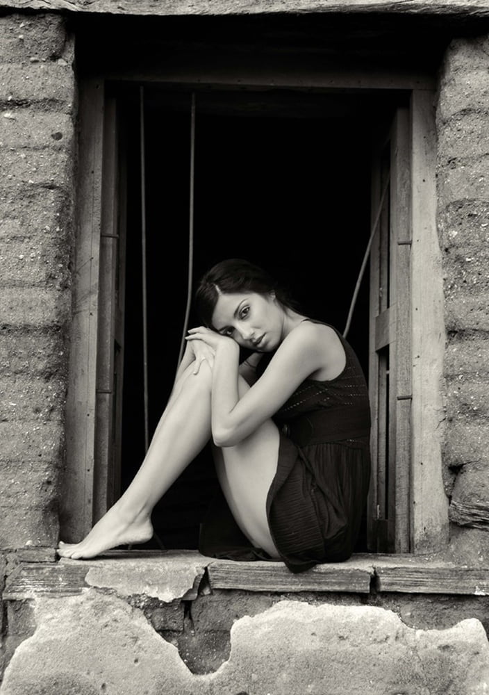 Huebsche Frauen am Fenster #02 #81204987
