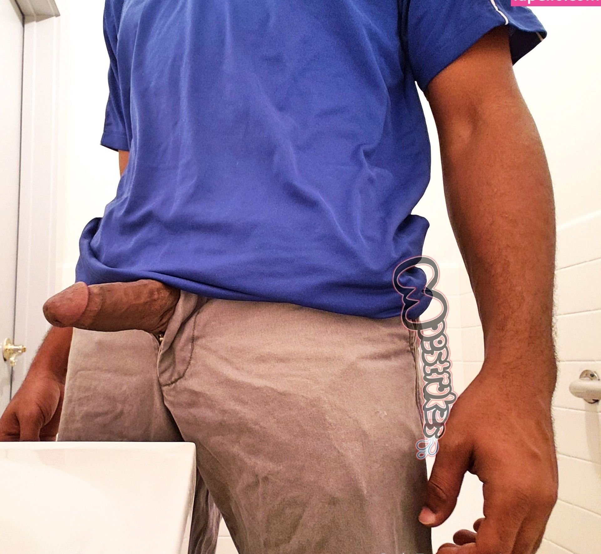 Moestrokes desnuda #108092437