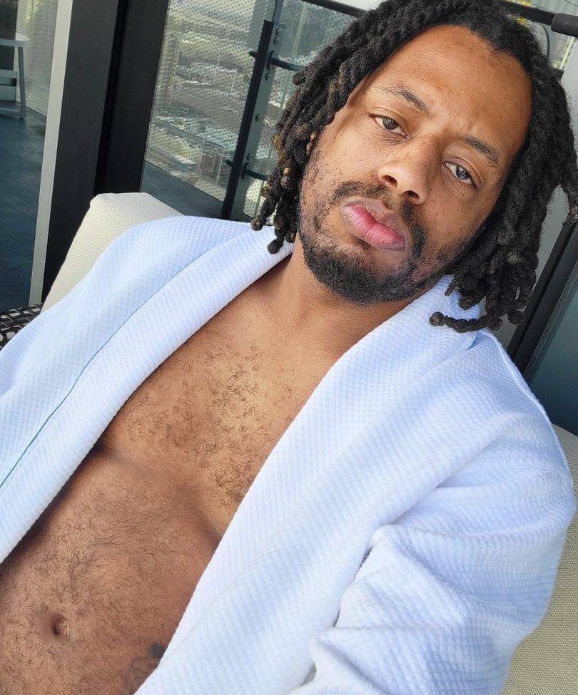 Moestrokes desnuda #108092451