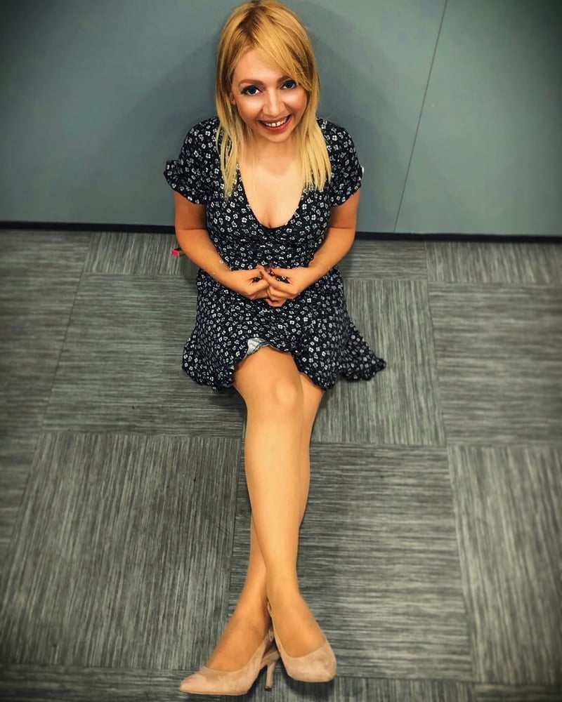 Stuzzichino di nylon per gambe e piedi da sexy troia turca dell'ufficio
 #103735168