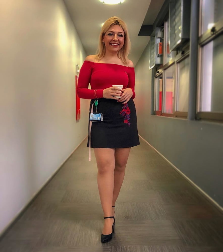 Stuzzichino di nylon per gambe e piedi da sexy troia turca dell'ufficio
 #103735449