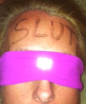 Anonyme blonde unterwürfige 36dd gefälschte Titten Körper schreiben Schlampe
 #97701727