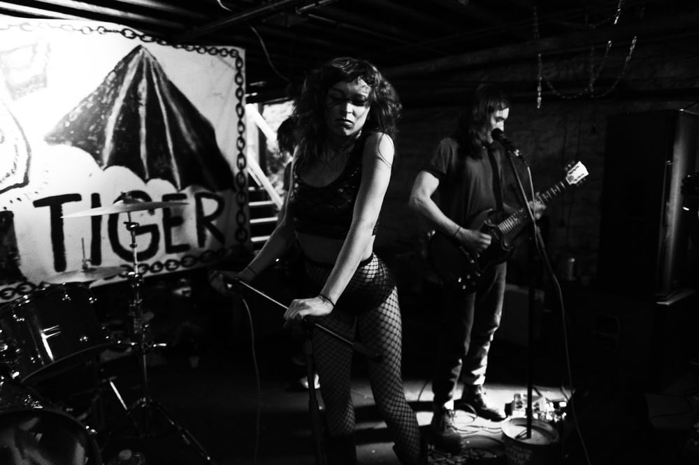 Trashy slutty jüdisch punk rock goth sänger in ein band
 #96685583
