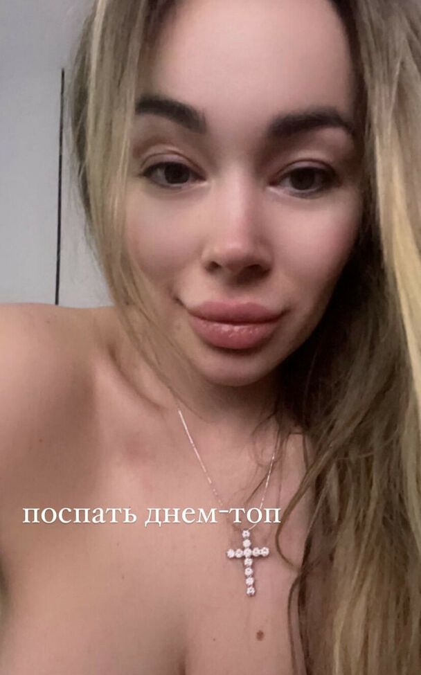 Nepara shahridan yalangoch uxlayotgan Vika