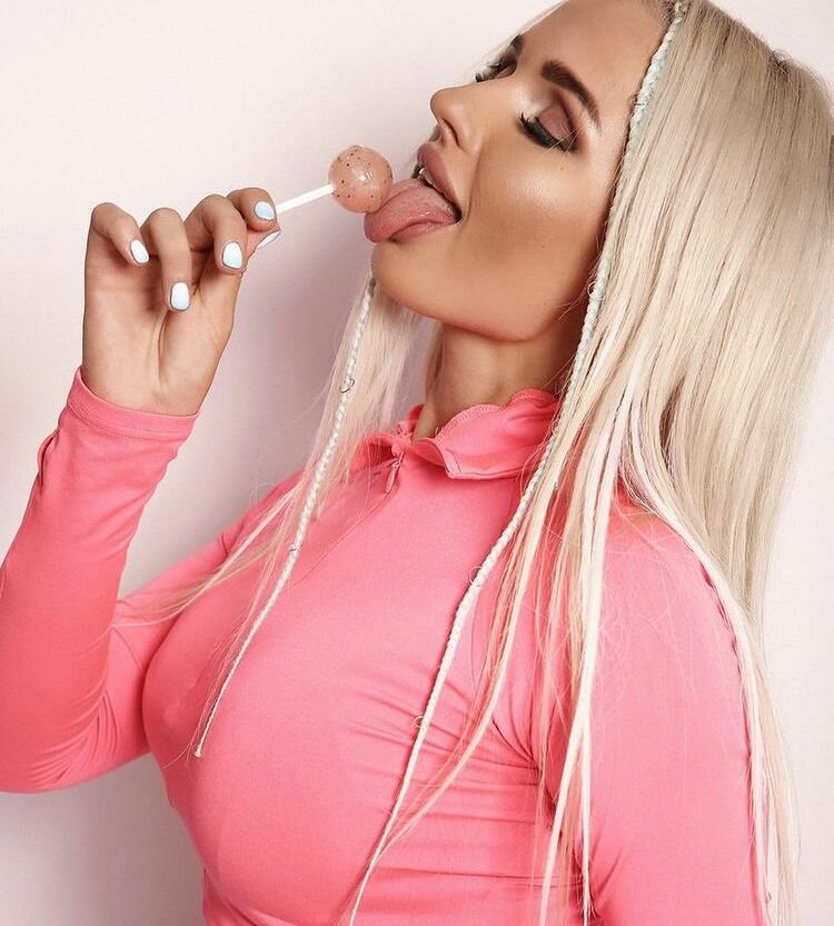 Chikagokate desnuda #109325973