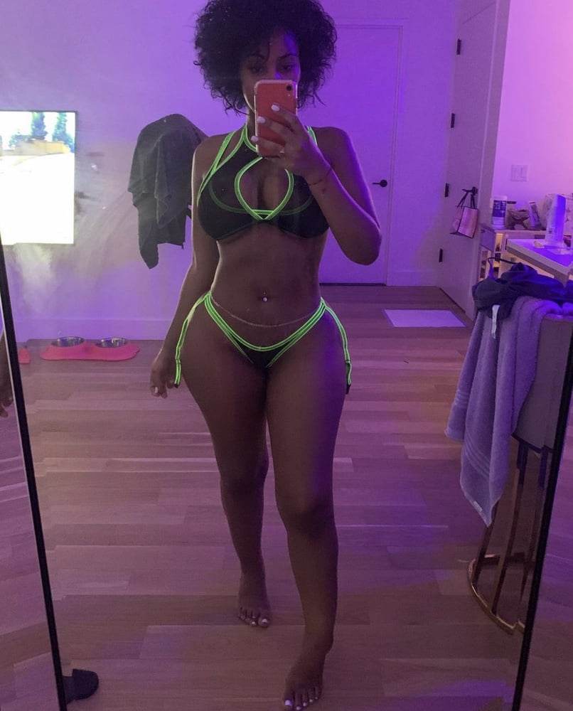 黒人女性の自撮り写真 41
 #101484902