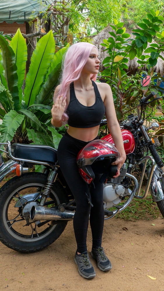 Moto sexy Mädchen
 #106584780
