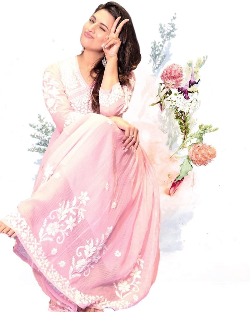 Divyanka Tripathi Dahiya #80249628