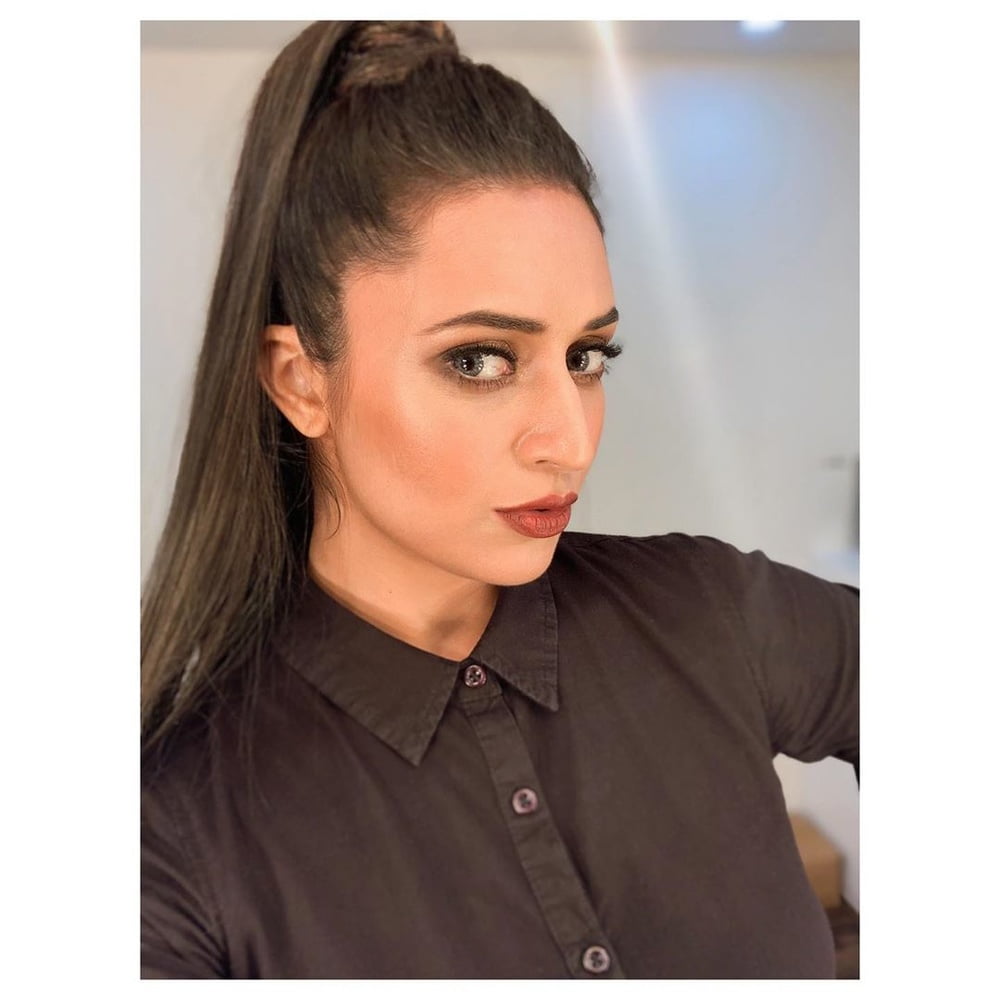 Divyanka Tripathi Dahiya #80249637