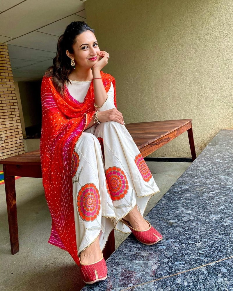 Divyanka tripathi dahiya
 #80249654