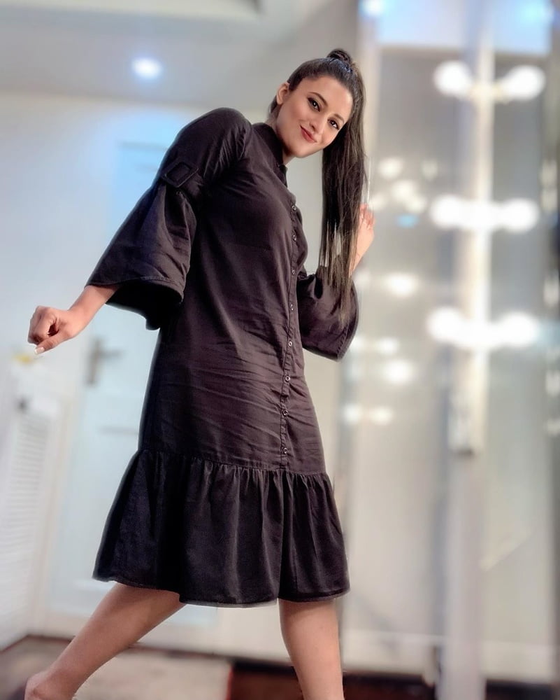 Divyanka Tripathi Dahiya #80249710
