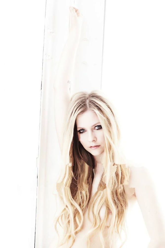 Avril Lavigne - Mark Liddell photoshoot 2013 (nipples!) #97353342