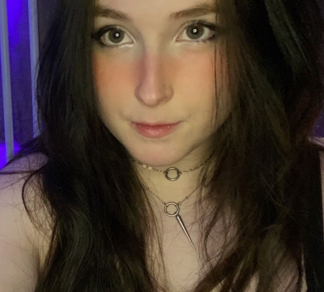 Brattyrin desnuda #108228137