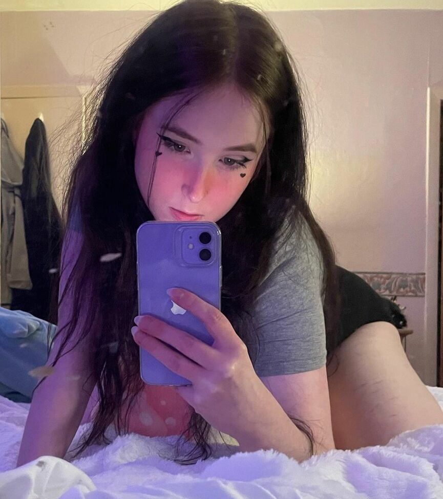 Brattyrin desnuda #108228151