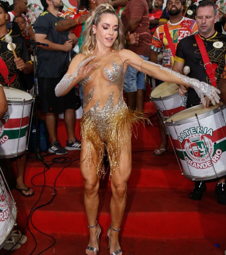 Monique Alfradique desnuda #108101153