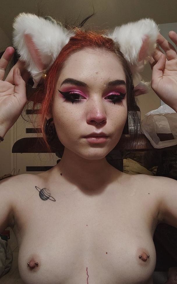 Shitty_party desnuda #108240116
