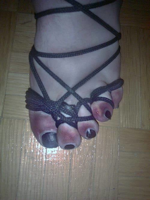 Tortura de dedos de los pies
 #93257729