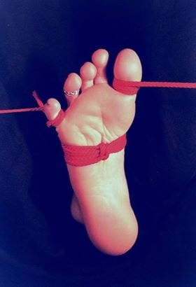 Tortura de dedos de los pies
 #93257772
