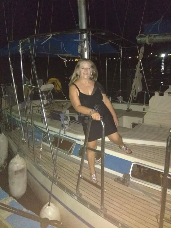 Griechische milf aus sozialen Medien : vagia
 #94183604