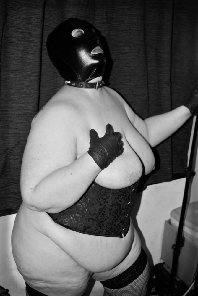 Karcelyne, cagoule et cravache #107159345