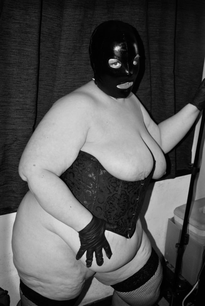 Karcelyne, cagoule et cravache #107159348