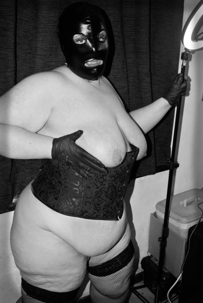 Karcelyne, cagoule et cravache #107159351