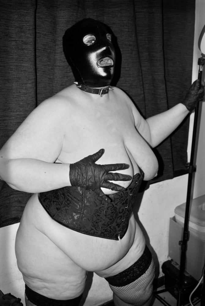 Karcelyne, cagoule et cravache #107159353