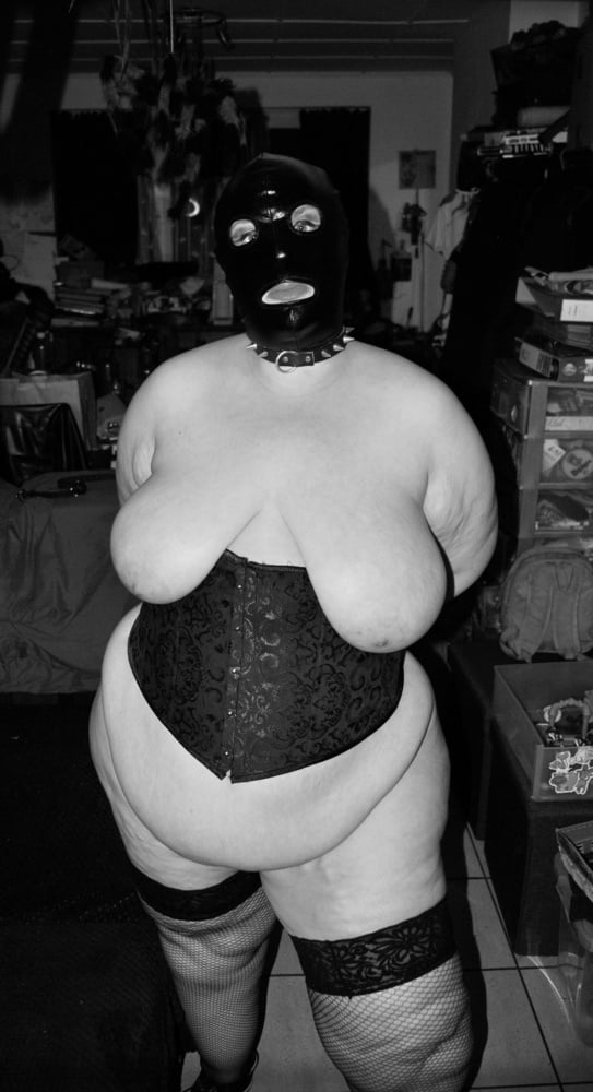 Karcelyne, cagoule et cravache #107159359