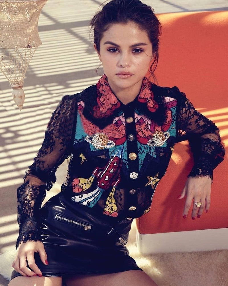 SELENA GOMEZ ... YOU CAN SMELL HER WET PUSSY !!! #82144372