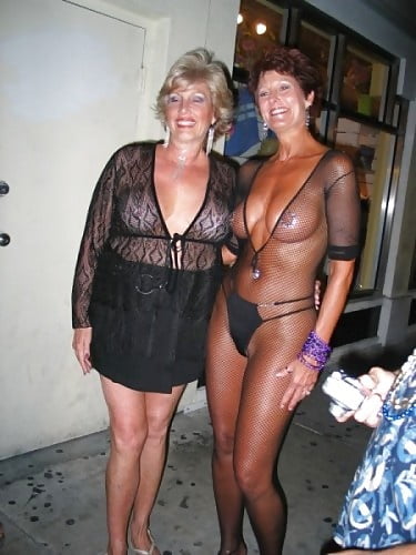 Esposas, esposas, esposas 365
 #97220612