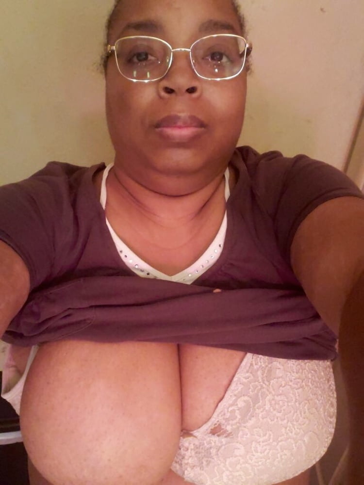 Tetas grandes de mi tia prostituta
 #88508420